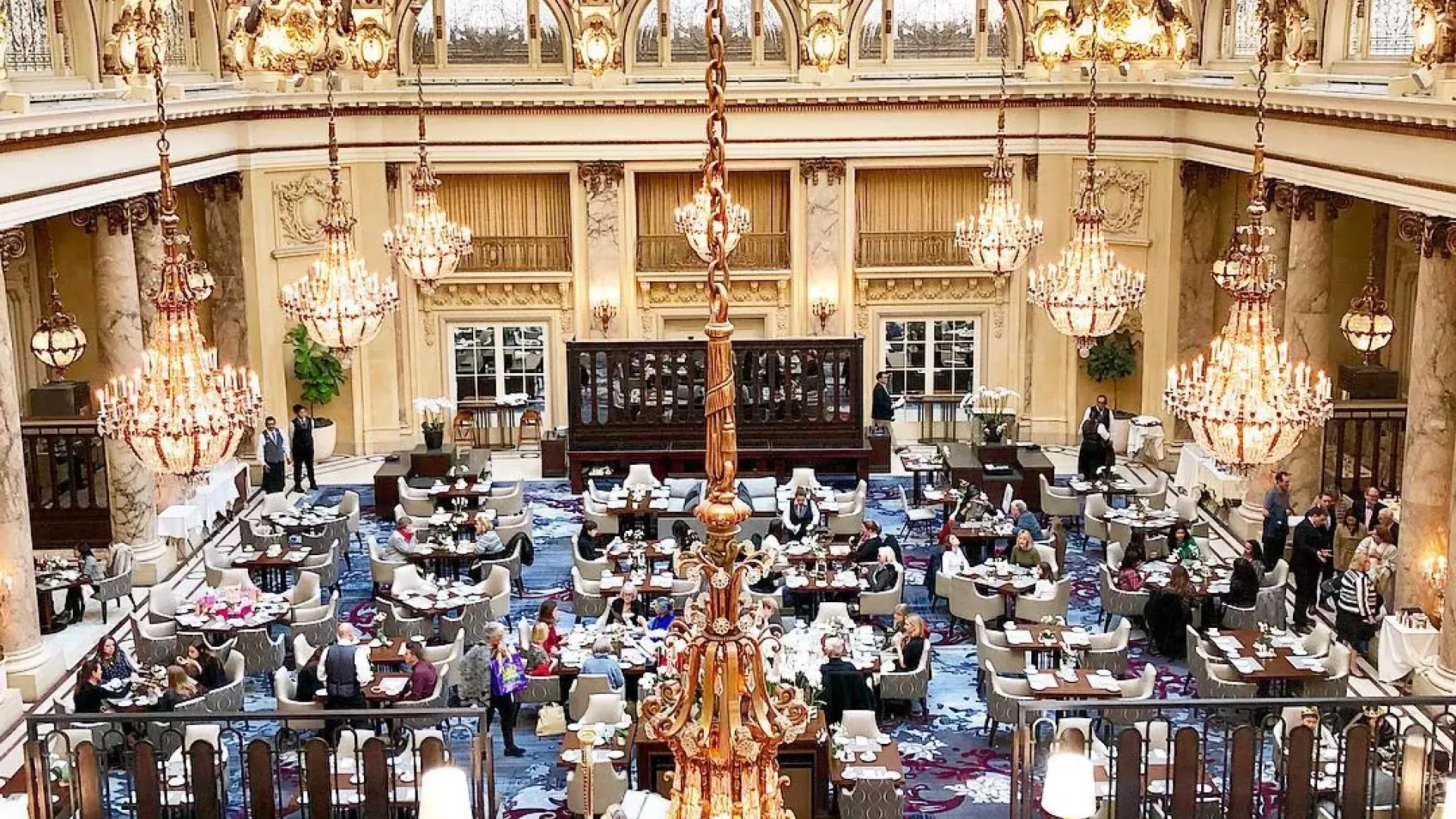 Il Garden Court del Palace Hotel di San Francisco