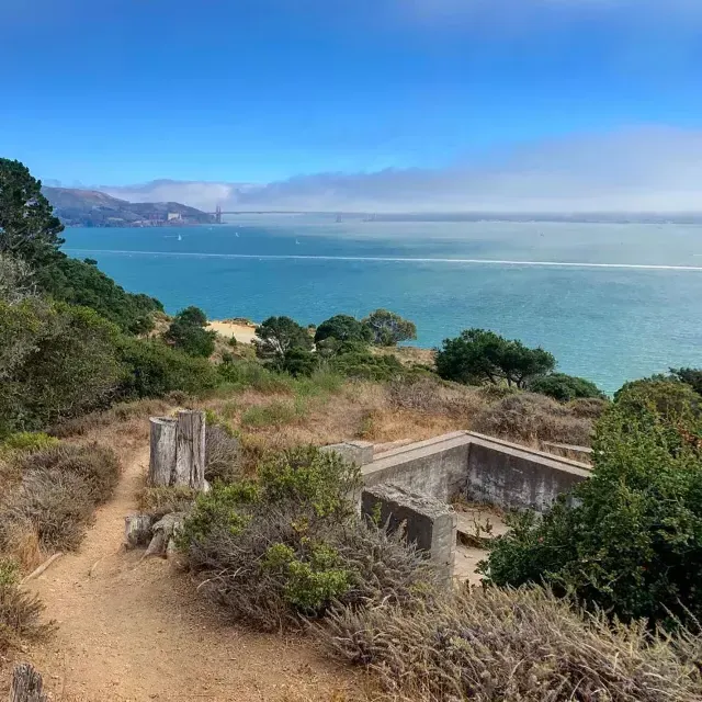 Camping en el parque estatal Angel Island, con vista a la bahía de San Francisco y Golden Gate Bridge